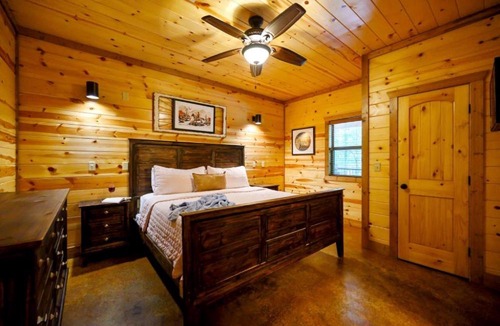 Hochatown House | Broken Bow Getaway Game Room Hot Tub