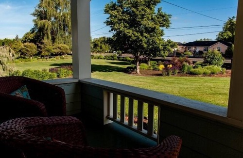 Walla Walla East House | Bryant House: Perfect Bungalow with Fireplace, Private Patio, Large Yard