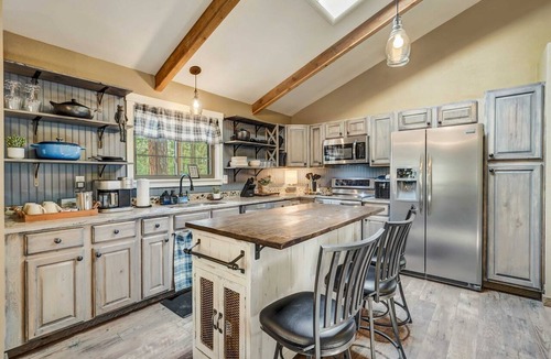 Monument House | Buckskin Hideaway, Hiking & Biking Trails BBQ