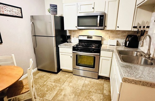 Shearer Hills - Ridgeview House | Budget Friendly, Everything Nearby, Quiet & Safe, 1 queen, 1 Twin, 1 Sofa-bed