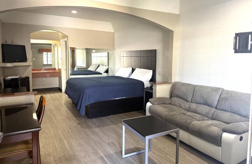 Greater Greenspoint Hotel | Budget-Friendly King Room | Thorne Stadium - 1.5 miles & IAH Airport -6.8 miles