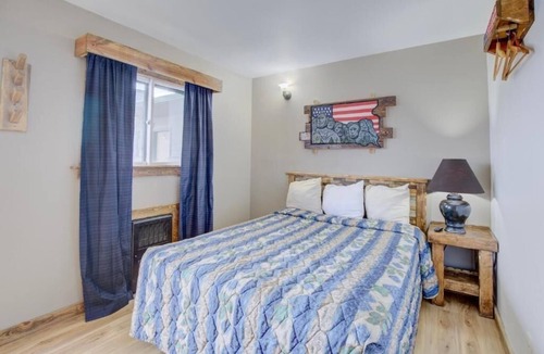 Chamberlain Hotel | Budget-Friendly Stopover Close to Missouri River Sights, Free Parking