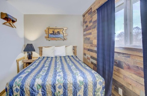 Chamberlain Hotel | Budget-Friendly Stopover Close to Missouri River Sights, Free Parking