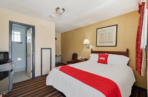 Luling Hotel | Budget-Friendly Texas Stop at the Heart of the Watermelon Capital with Parking