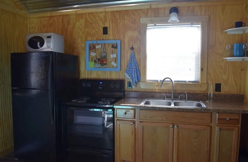Evant Cabin | Buena Vista Wildlife Safari- Red Stag Cabin
