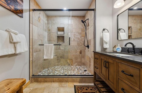 Fall River Estates Apartment | Bugle Pointe B06 by Estes Park Condos