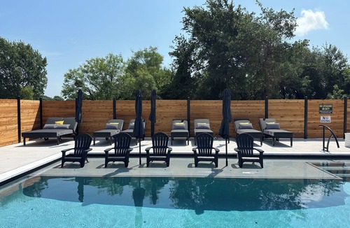 Dennis House | Bungalow 7 @ Barndo Bungalows