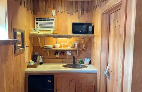 Winthrop Hotel | BunkHouse Inn Room 6-Walk to Downtown Winthrop