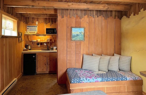 Winthrop Hotel | BunkHouse Inn Room 6-Walk to Downtown Winthrop