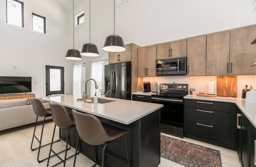 Cedar Rapids House | Burnett Cottage OG Cedar Rapids Downtown