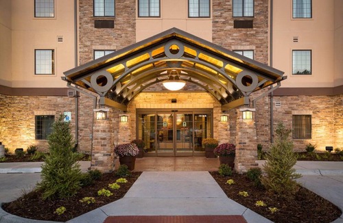 West Omaha Condo | Business-Friendly Stay: Pool & Breakfast