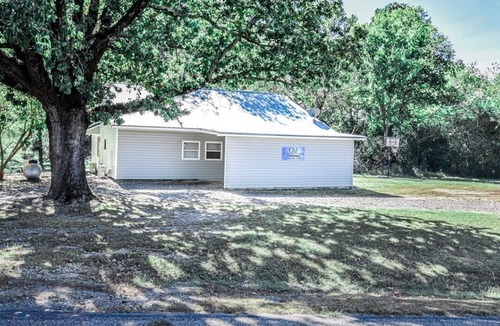 Board Camp House | C&J Overnight Stay- Near Wolf Pen Gap