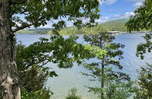Mount Ida House | C17 - Lake view three bedroom, three bath log-sided cottage with private hot tub overlooking Lake Ouachita