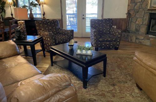 Mount Ida House | C24 - Lake view three bedroom, three bath Harbor North luxury cottage with private hot tub overlooking Lake Ouachita