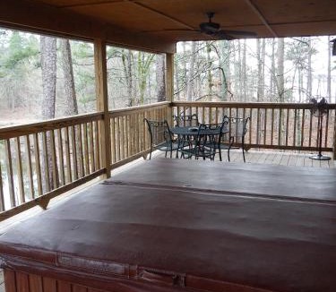 Mount Ida House | C24 - Lake view three bedroom, three bath Harbor North luxury cottage with private hot tub overlooking Lake Ouachita