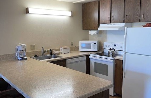 Wapato Point Apartment | C3 Waterfront Condo with Mountain Views