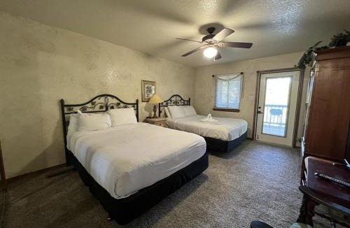 Mount Ida House | C7 - Lake view three bedroom, three bath cottage with hot tub overlooking Lake Ouachita