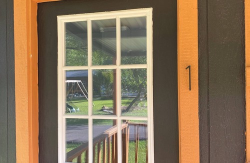 Pointblank Cabin | CABIN #1 Cozy cabin in serene Point Blank with fitness room and Pool