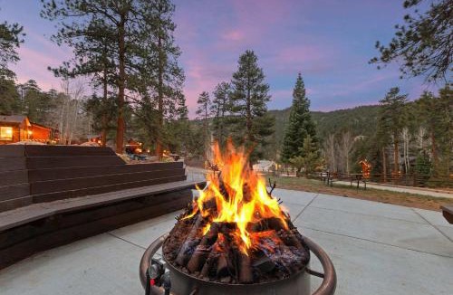 Estes Park Apartment | Cabin 14 - King Bed hotel-style unit