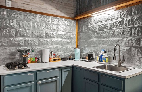 Hico Cabin | Cabin 2 Glamping, Nearby Glen Rose