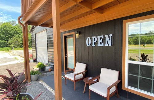 Pointblank Cabin | CABIN #2 Luxury cabin with fitness room, pool & AC in serene Point Blank