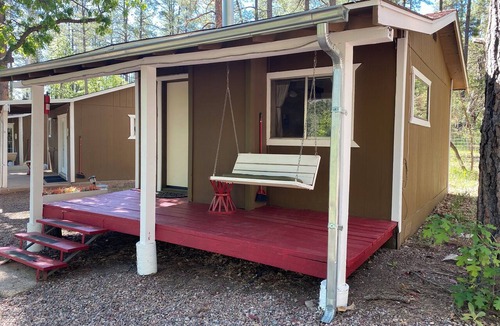 Payson Cabin | Cabin 3 – Eagle's Nest - Queen Bed, Futon, Fireplace, Kitchen, Porch Swing