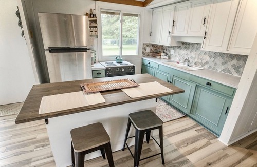 Fostoria Cabin | Cabin near Tuttle Creek Lake!