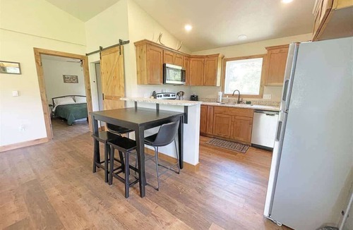 Custer House | Cabin on the Rocks
