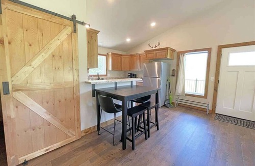Custer House | Cabin on the Rocks