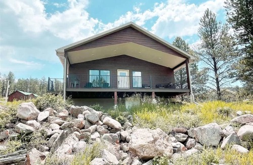 Custer House | Cabin on the Rocks
