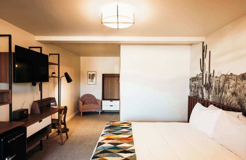 Hale Apartment | Cactus Jack's Hideout | La Vista Motel | 208