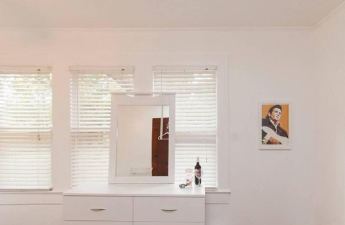 Downtown Hostel | Cajun Stays - Cajun Hostel II - The White Room