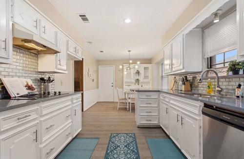 North Central Carrollton House | Calm, and Spacious house|Pool, Close to KoreanTown