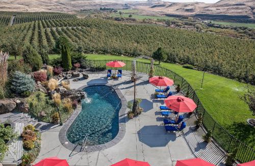 Touchet Bed & Breakfast | Cameo Heights Mansion and The Vine Fine Dining Restaurant