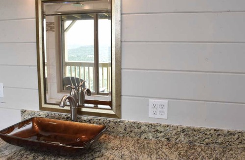 Eureka Springs Resort | Can U Canoe Suite 116