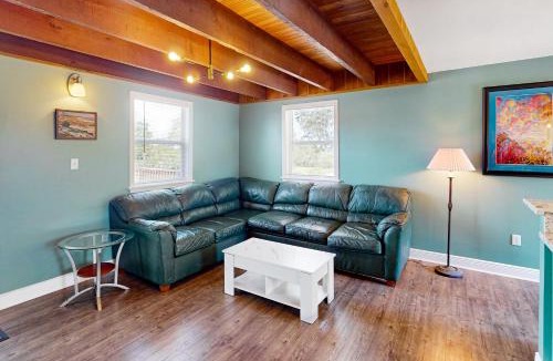 Shoreline Park House | Canal & Boat Launch: Bay St Louis Group Getaway