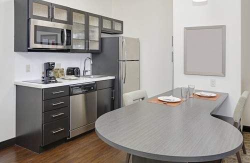 Farmers Branch Hotel | Candlewood Suites Dallas NW - Farmers Branch by IHG