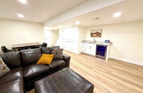 Castle Rock House | Cantril House - King Beds - Downtown Castle Rock