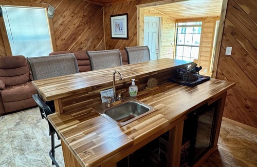 Jonesville Cabin | Canvasback Cove on Caddo Lake - Lakefront pet friendly cabin in Jefferson, Tx