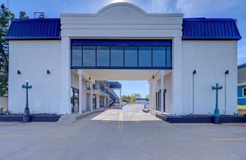 Lawton Hotel | Capital O Travelers Inn Lawton Fort Sill