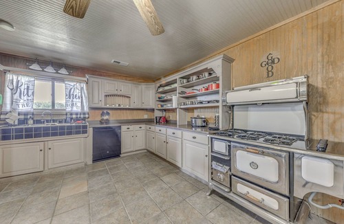 Glencoe House | Capitan Vacation Rental w/Grill, Near Ruidoso!