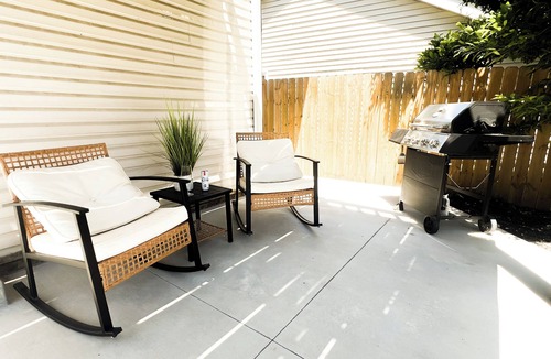 Lincoln House | Capitol Beach/5 Minutes from Downtown Lincoln. Spacious 4 bed 2 bath- Sleeps 8+