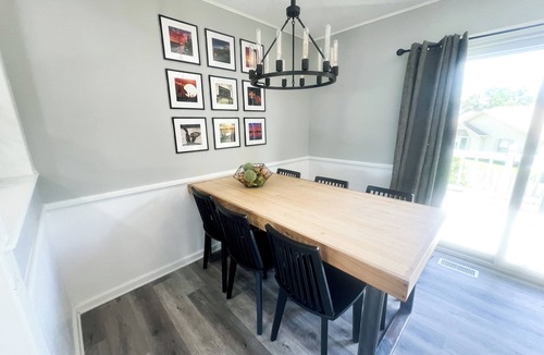 Lincoln House | Capitol Beach/5 Minutes from Downtown Lincoln. Spacious 4 bed 2 bath- Sleeps 8+