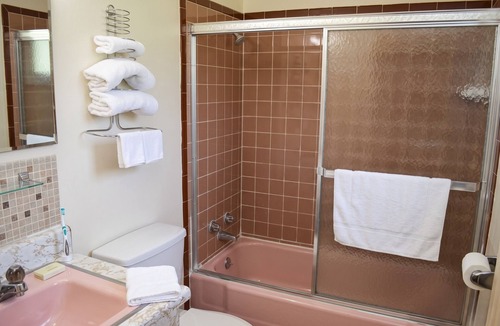 Elwood Hotel | Capri Motel By OYO Elwood, Wathena