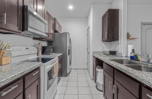 Bonanza House | Casa Azul Laredo - A Bright Modern Townhome
