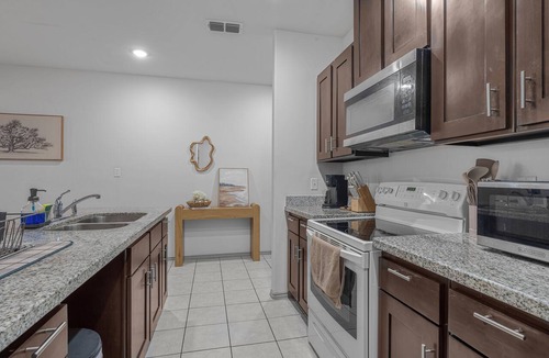 Bonanza House | Casa Azul Laredo - A Bright Modern Townhome