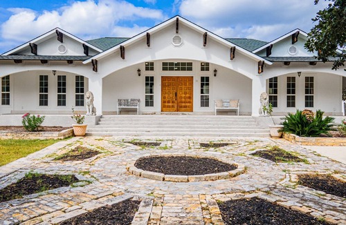 Ingram House | Casa Blanca Main House, Riverview, 10 Beds, Group-Friendly