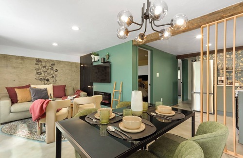 Carson House | Casa Bruna creekside home in the heart of the Gorge