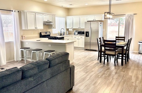 Vista Del Norte Alliance House | Casa de Cozy w/Hot Air Balloon Views