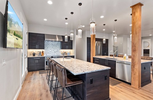 Windcliff Estates House | Casa de Cristal Sleeps 10+ Epic Views HotTub Sauna Pool Lux Linens 10Min to RMNP